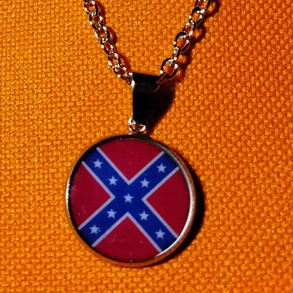 Řetízek s přívěskem Rebel flag